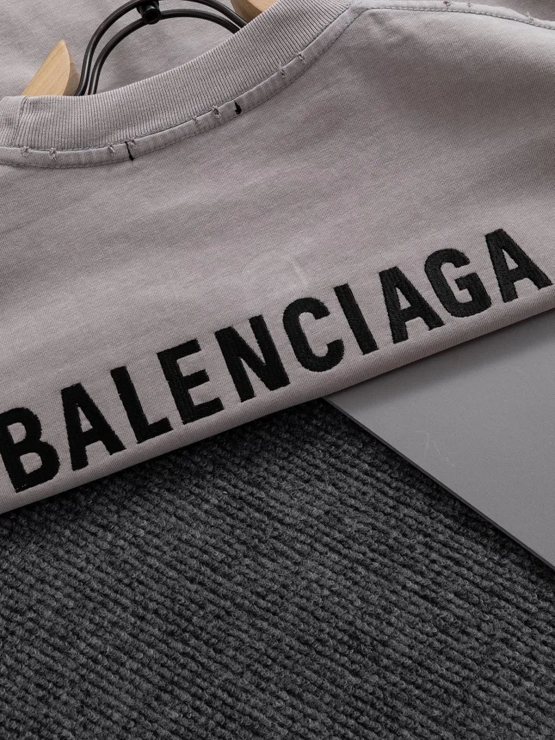 P100✨🔥 [balenciaga] 2026FW short-sleeved T-shirt Premium 26s double yarn 300g fabric embroidery process wash water spray Ma Jiu distressed color: wash water black wash water white wash water Khaki Size: S M L XL 2XL